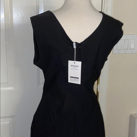 Dress - Picture 2 of 6